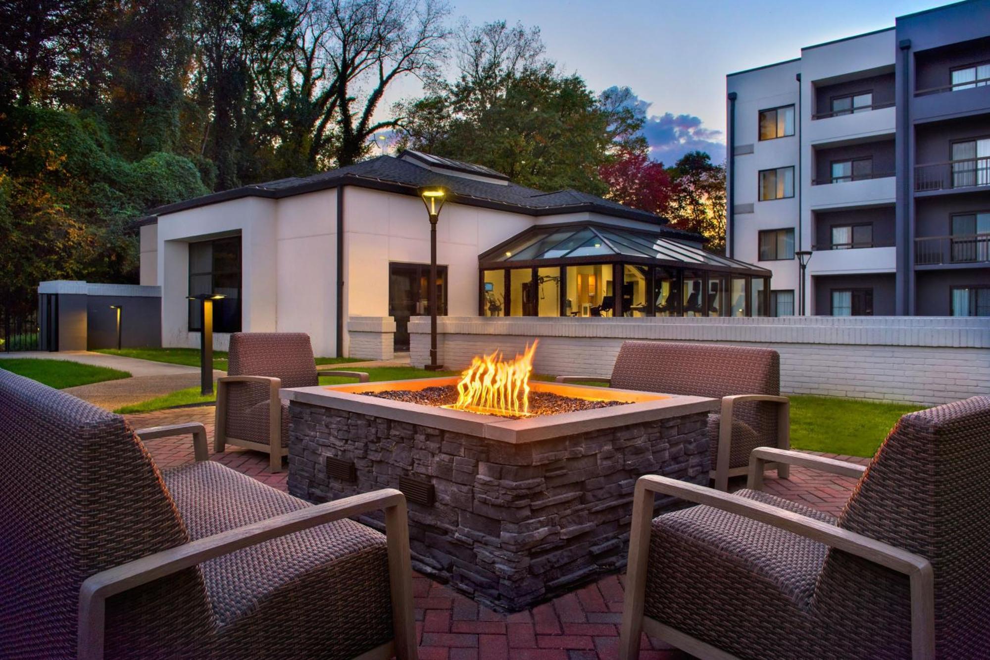 Courtyard By Marriott Rye Hotel Exterior photo