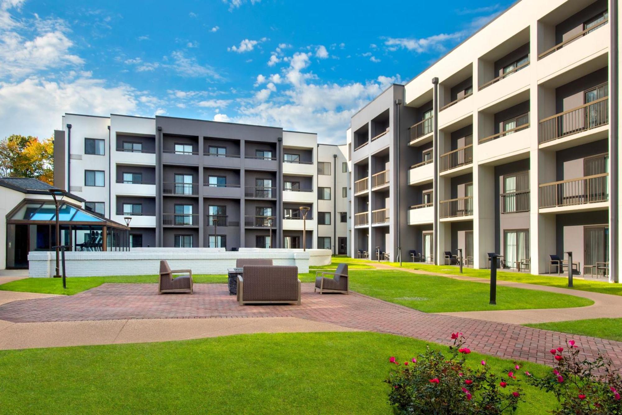 Courtyard By Marriott Rye Hotel Exterior photo